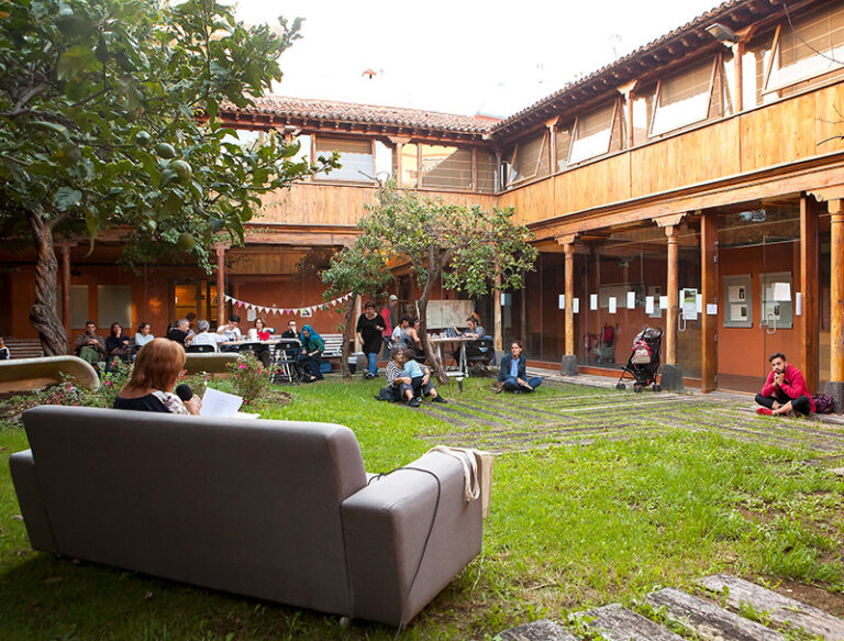 Biblioteca Adrian Aleman 2 768x583